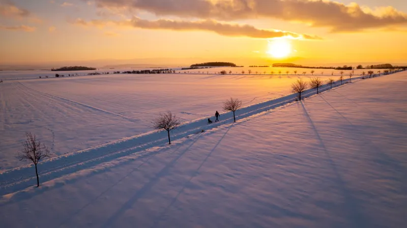 The Sun's Geometry: What the Angle of Light Actually Does to Your Seasonal Colors